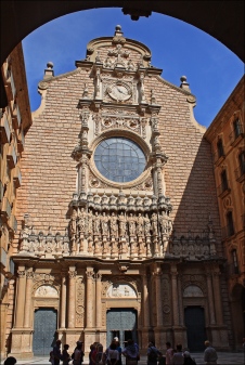 Фасад базилики монастыря